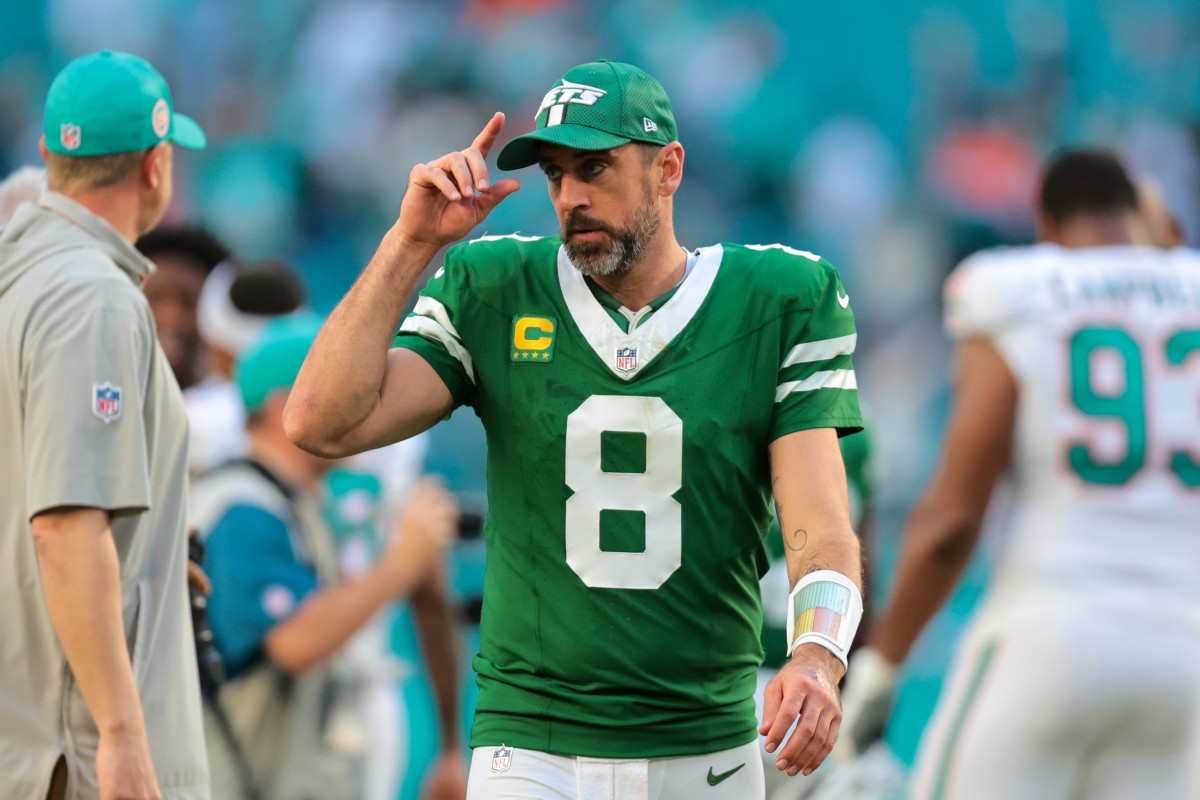 Aaron Rodgers Update Adds More Uncertainty for Steelers