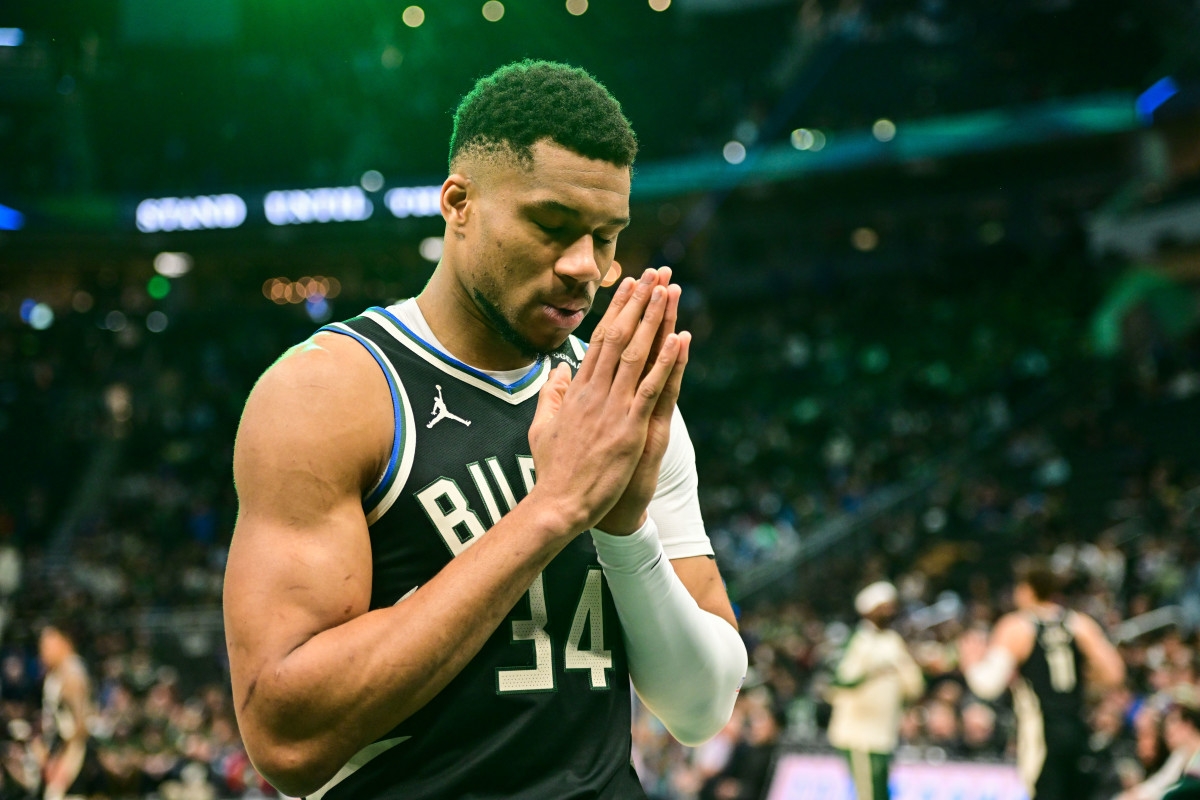 Giannis Antetokounmpo Makes Post After Raptors Trade Report