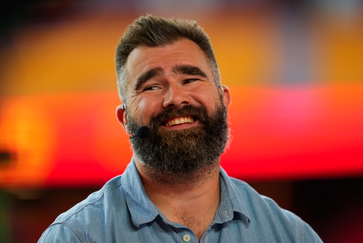 Jason Kelce Screams in Excitement as Taylor Swift Announces Big News Beside Travis Kelce