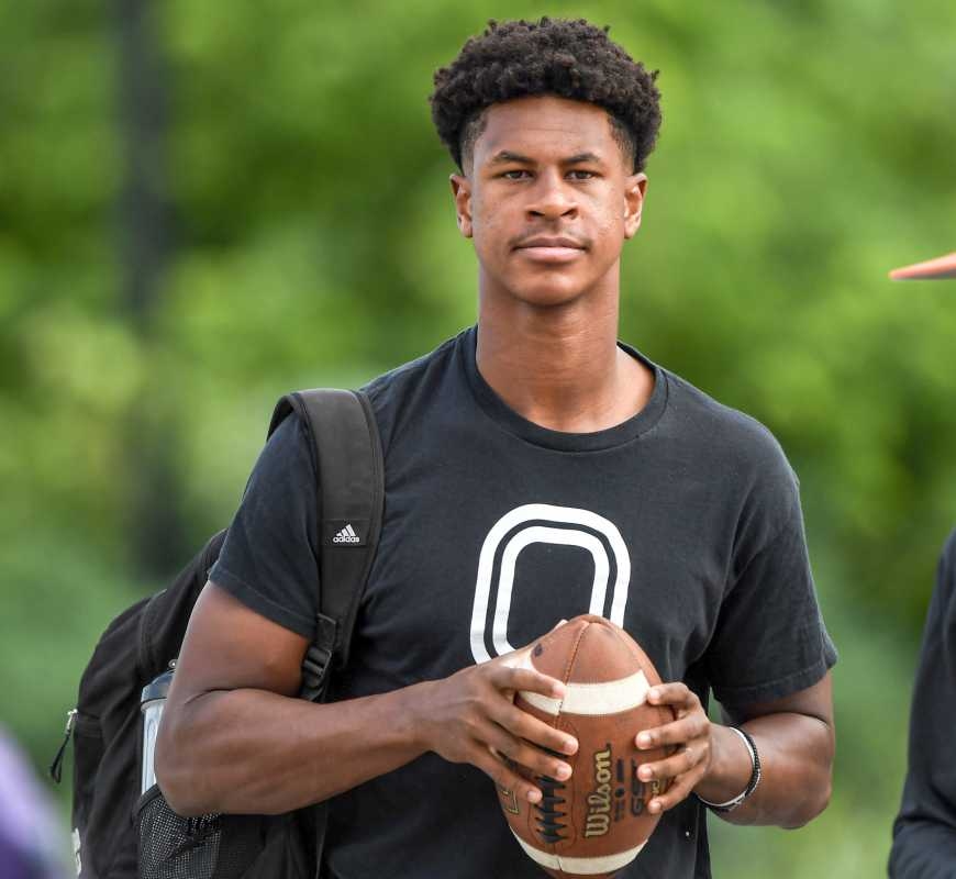 Nation's No. 1 QB Predicted to Commit to SEC Powerhouse