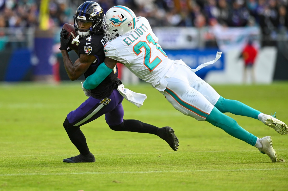 Former Dolphin DeShon Elliott Takes Shot at Team
