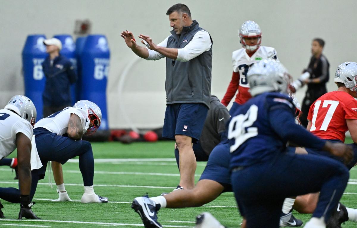 Patriots' Mike Vrabel Explains What Leadership Is to Him