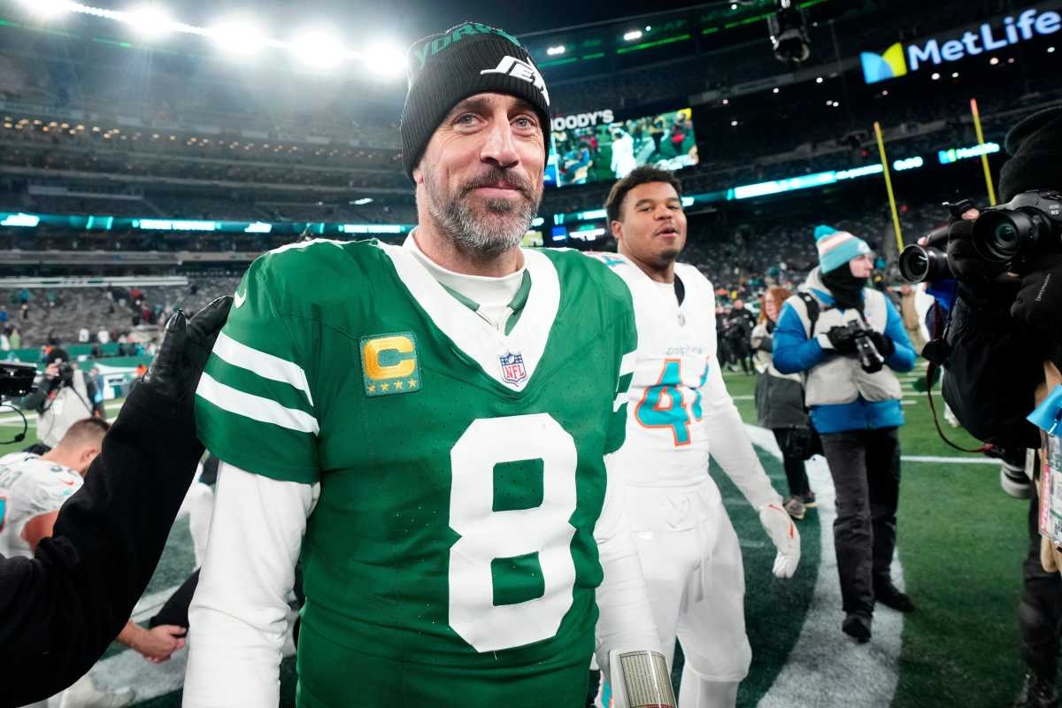Steelers Insider Reveals Backup Plan If Aaron Rodgers Doesn't Sign