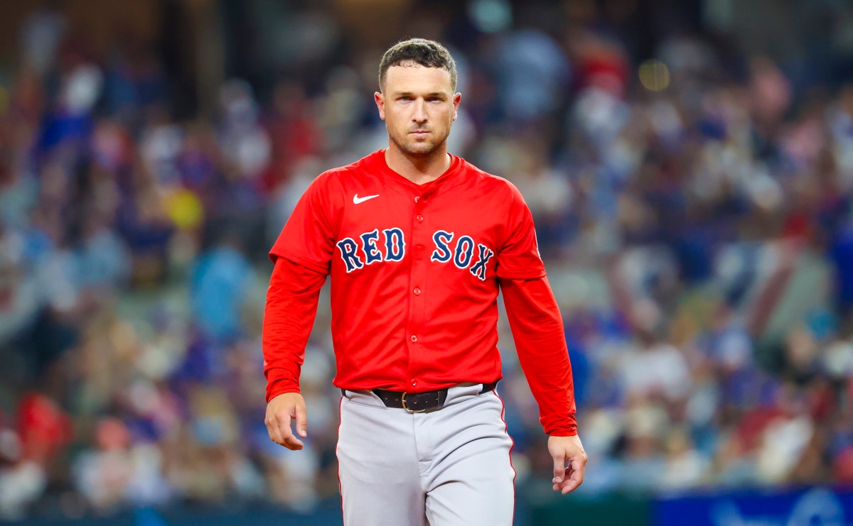 Red Sox Trade Idea Replaces Alex Bregman With Eugenio Suarez