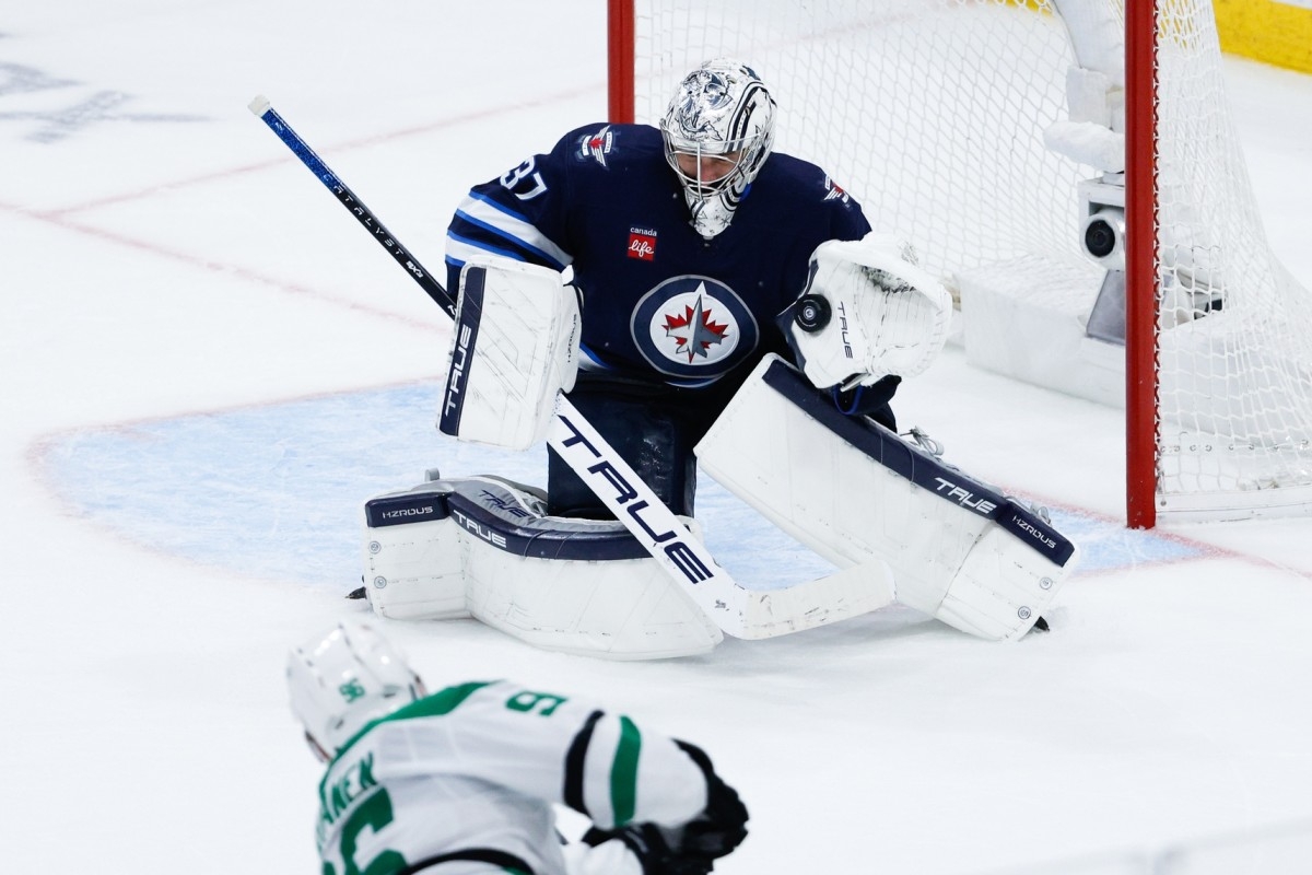 Jets Send Strong Message With Connor Hellebuyck Comments