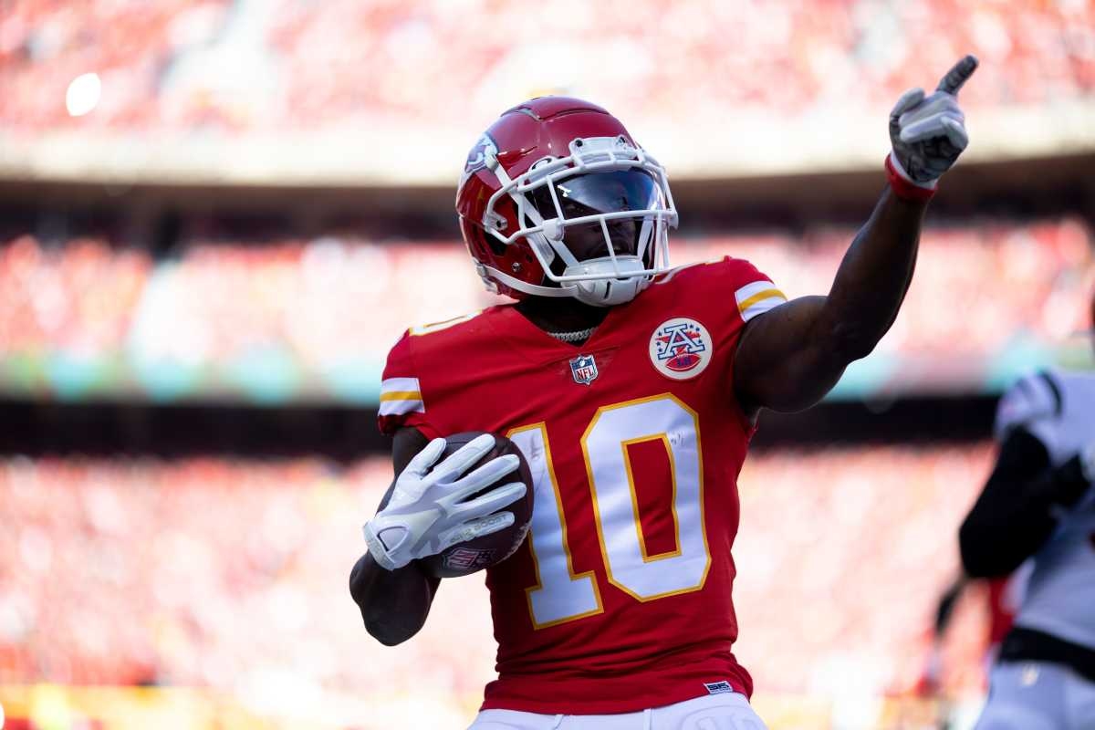 Chiefs Urged Toward Blockbuster Trade for Tyreek Hill Reunion