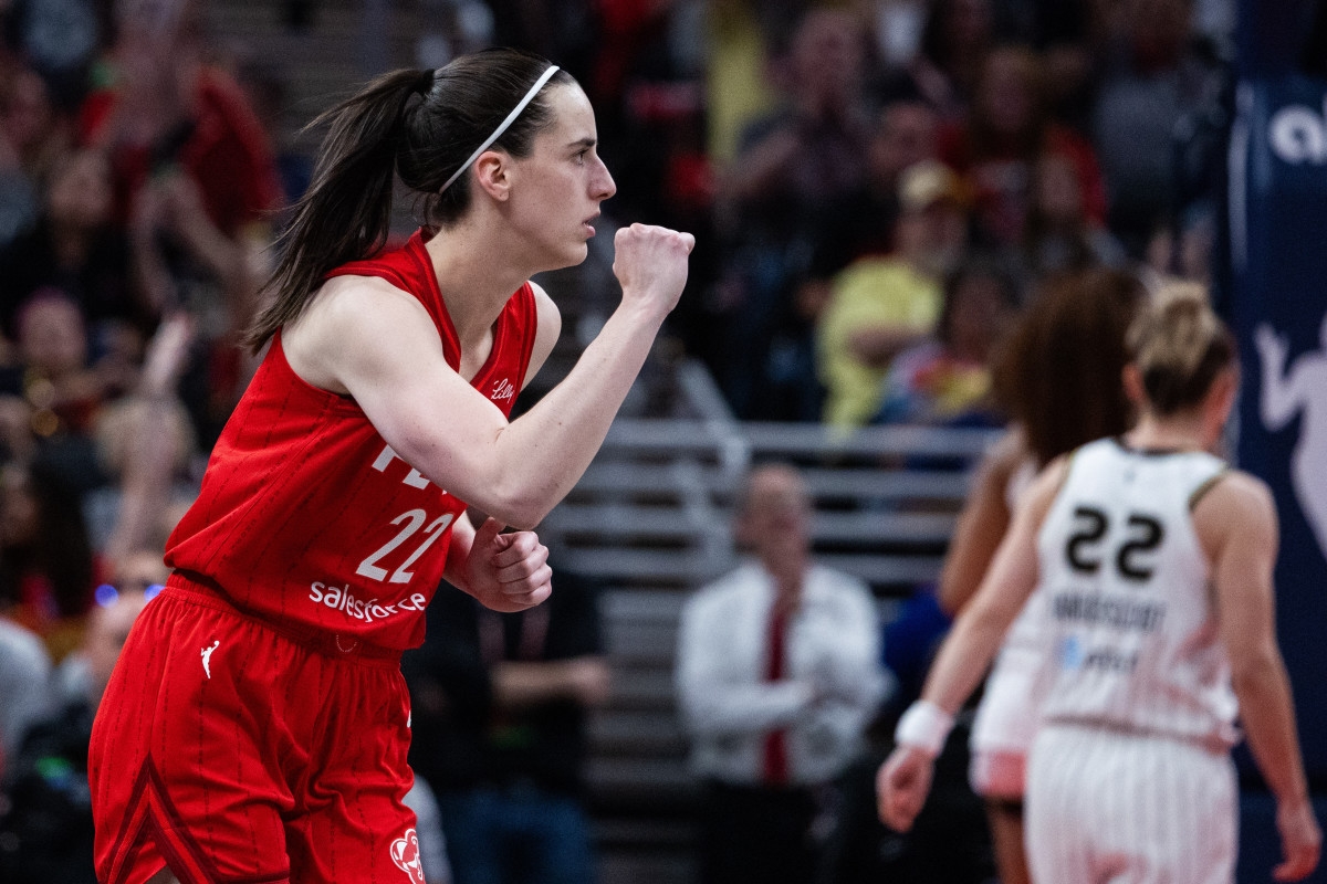 Caitlin Clark Receives Legendary Praise From Historic Stat Line During Fever-Sky