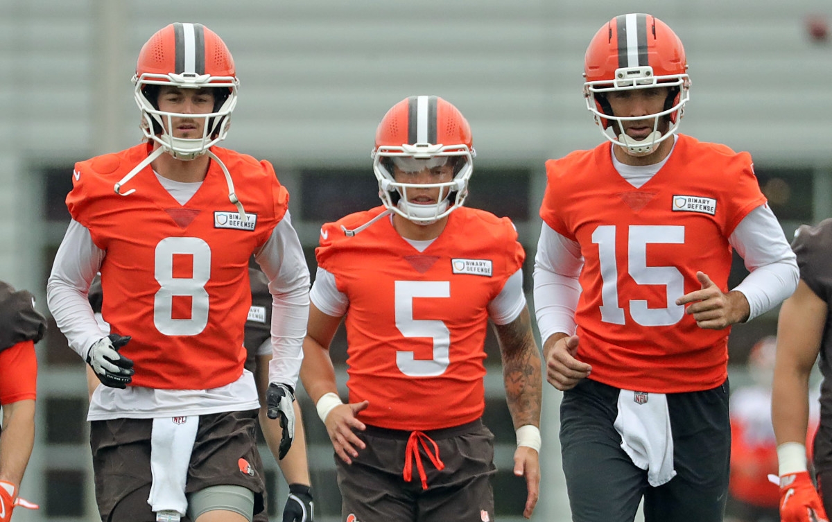 Photo of Dillon Gabriel, Joe Flacco Sparks Reaction Over Striking Size Difference