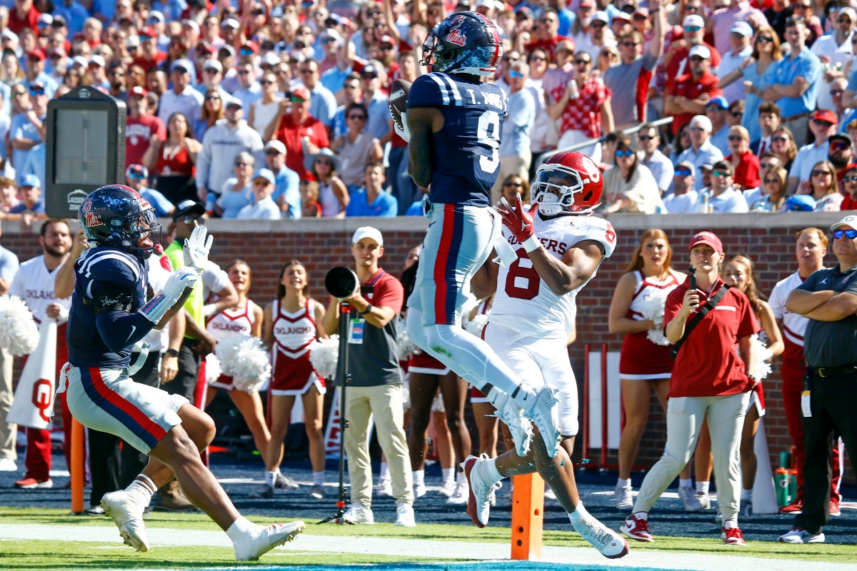 Commanders' 2nd-Round Pick Earns Offseason Rookie Honor