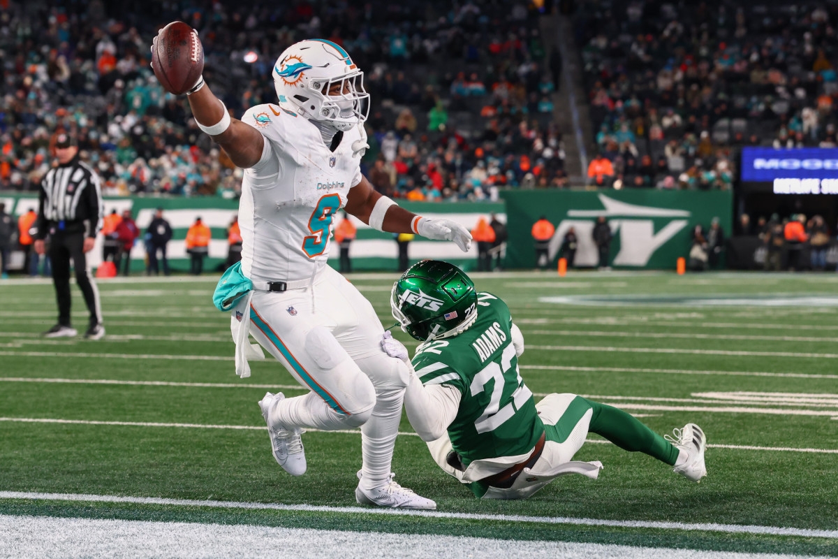 Pittsburgh Steelers Rumored Interest in Miami Dolphins Tight Jonnu Smith End Loses Steam
