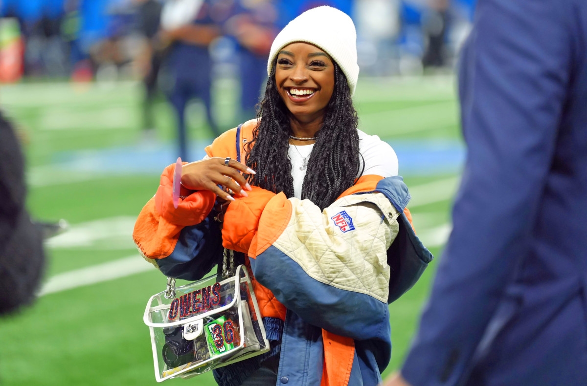 Simone Biles Slammed Over 'Hypocritical' Resurfaced Tweet Amid Riley Gaines Feud