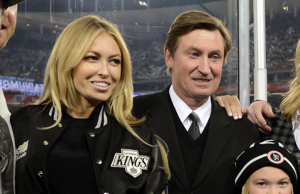 Wayne Gretzky's Daughter Paulina Turns Heads With Outfit After Panthers-Oilers Game 2