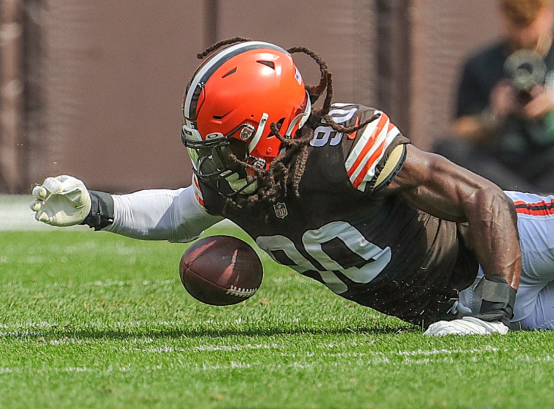 'The Mercenary': Why Eagles Should Sign Jadeveon Clowney For One More Run