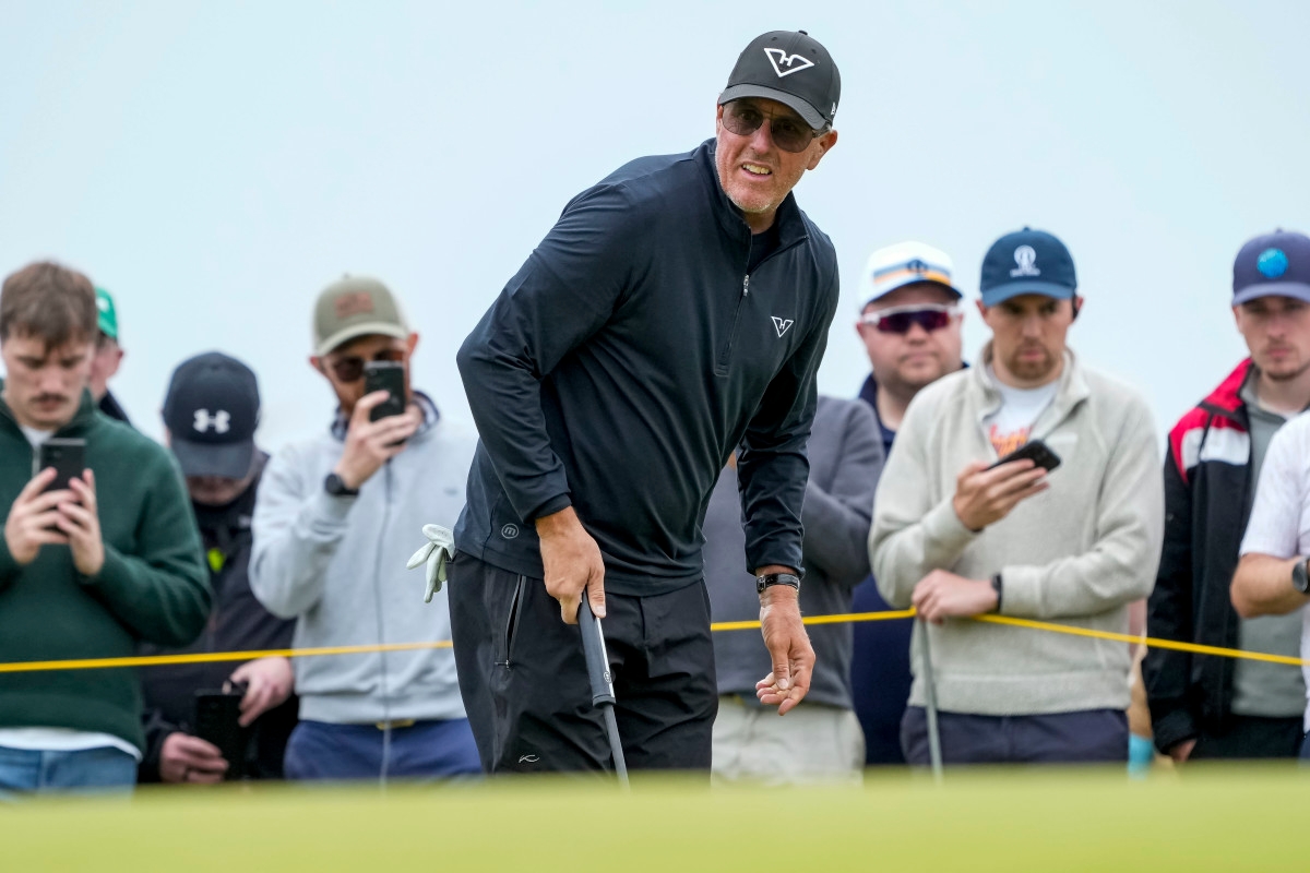 Fans Unanimously Roast Phil Mickelson Amid PGA Championship