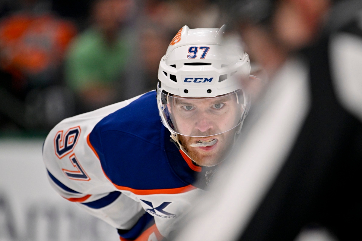 Connor McDavid's Wife Posts Bikini Selfie After Oilers-Panthers Game 1
