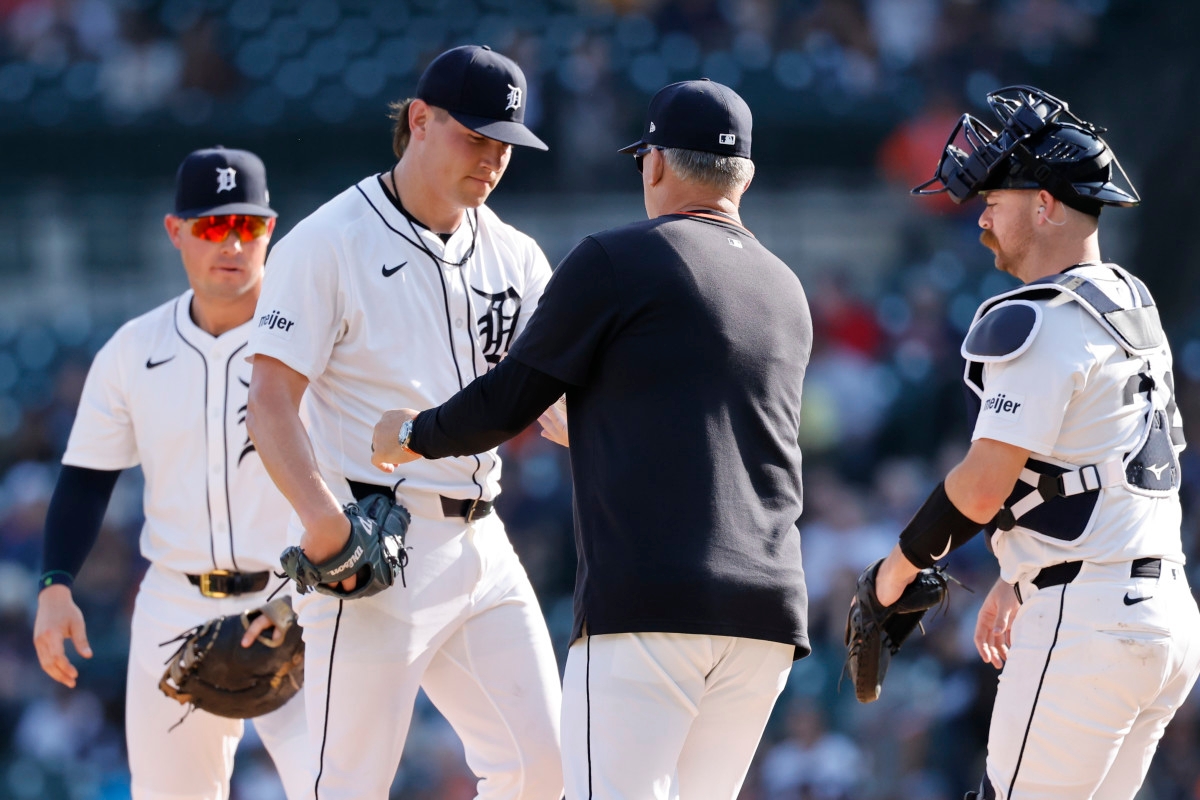 Tigers Fans Ejected, Boos Rain Down After Pirates' Controversial Go-Ahead Run