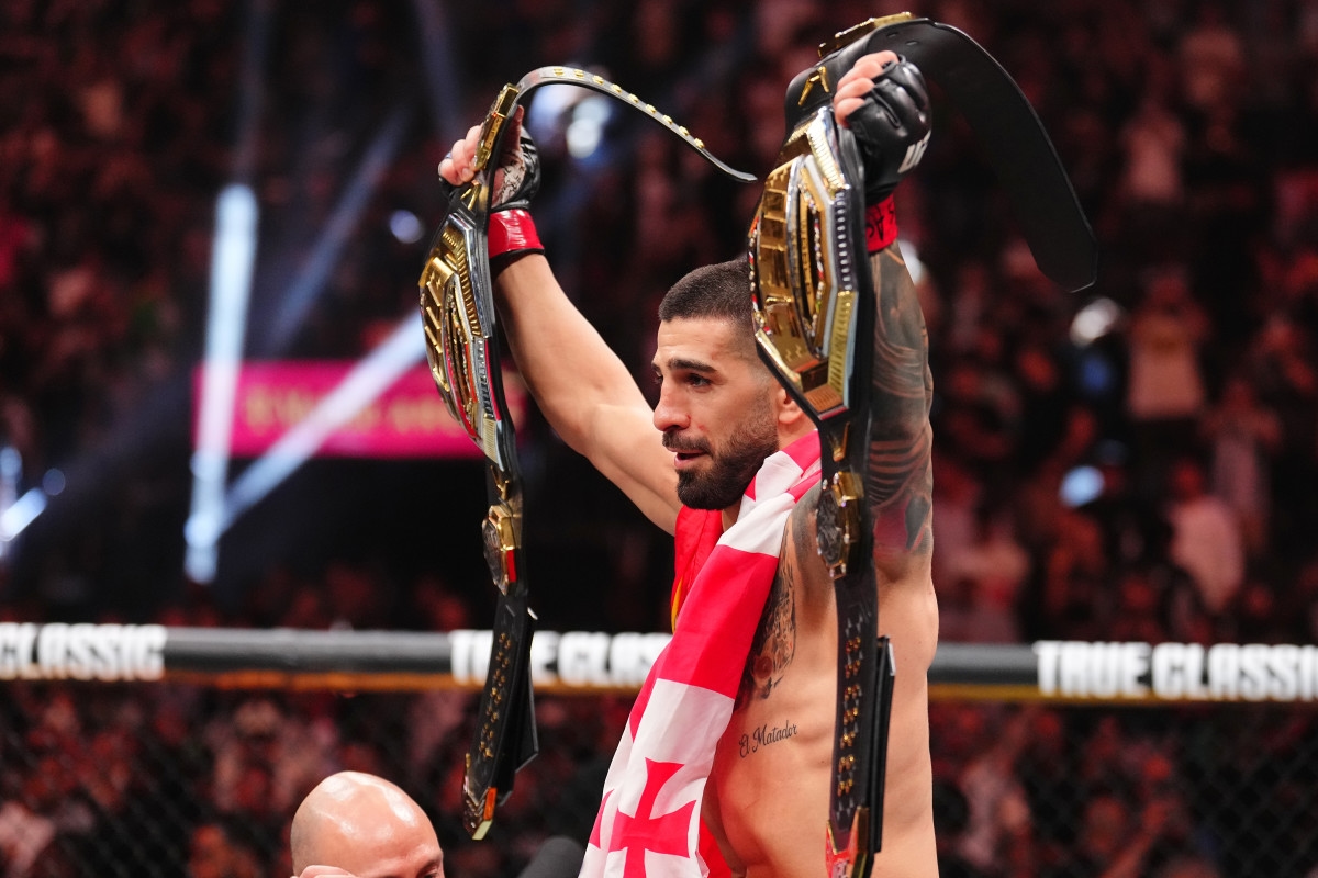 Ilia Topuria KOs Charles Oliveira at UFC 317, Wins Lightweight Belt to Become Two-Division Champion (Video)