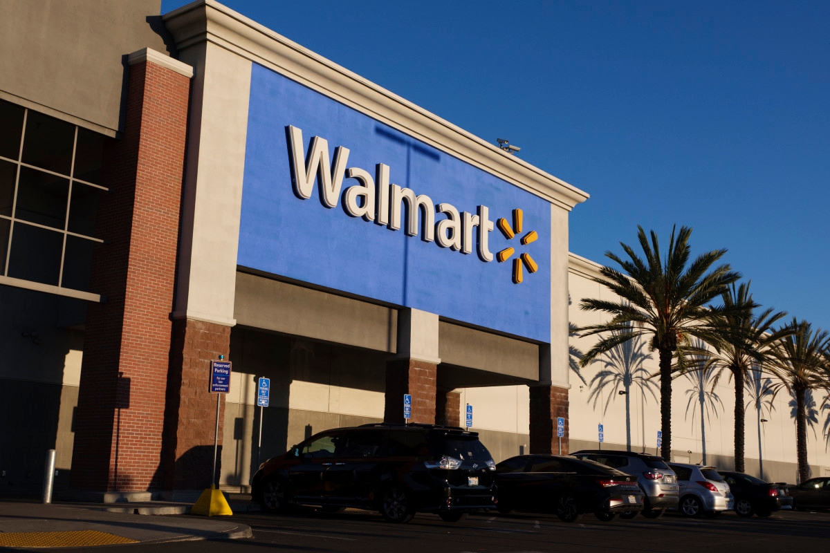 Walmart Selling 'Heavy Duty' Weed Puller Hand Tool for $5: 'Life Saver If You Are a Gardener!'