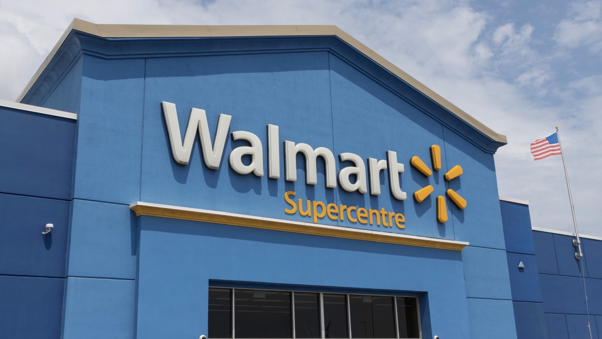 Walmart is selling a 'reliable' $590 portable generator for $299, and shoppers say it has 'exceptional power'