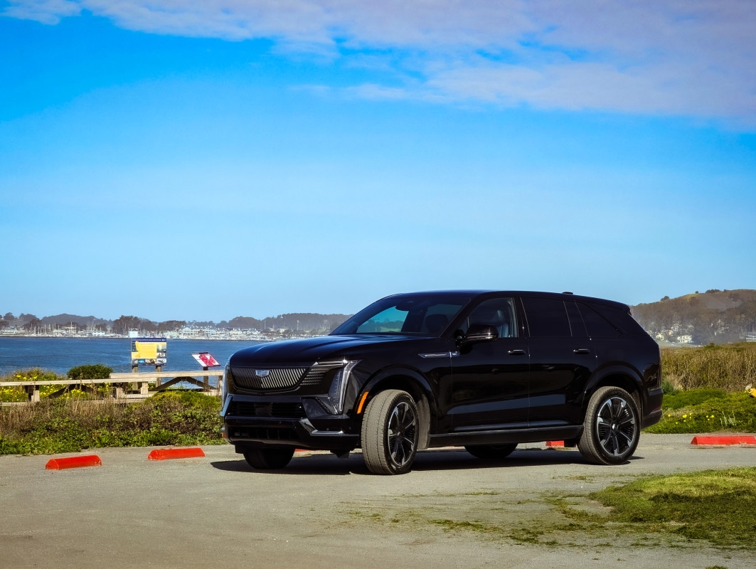 2025 Cadillac Escalade IQ: The Stunning Electric Return of the Ultimate Luxury SUV
