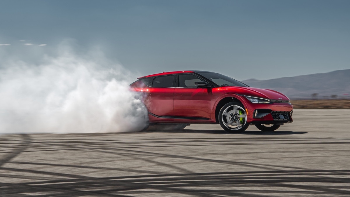 Kia offers a killer lease deal on EV6 GT with up to $20,000 in rebates