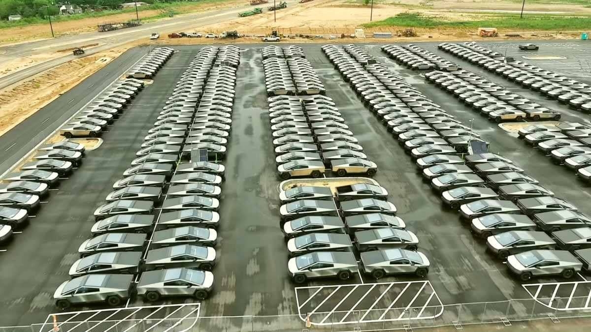 Surplus Teslas Flood Parking Lot in Detroit Suburb