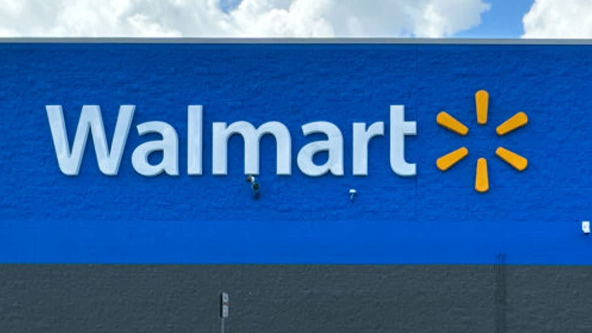 Walmart is selling a $80 dash cam for just $36, and shoppers say it's a 'great bang for your buck'