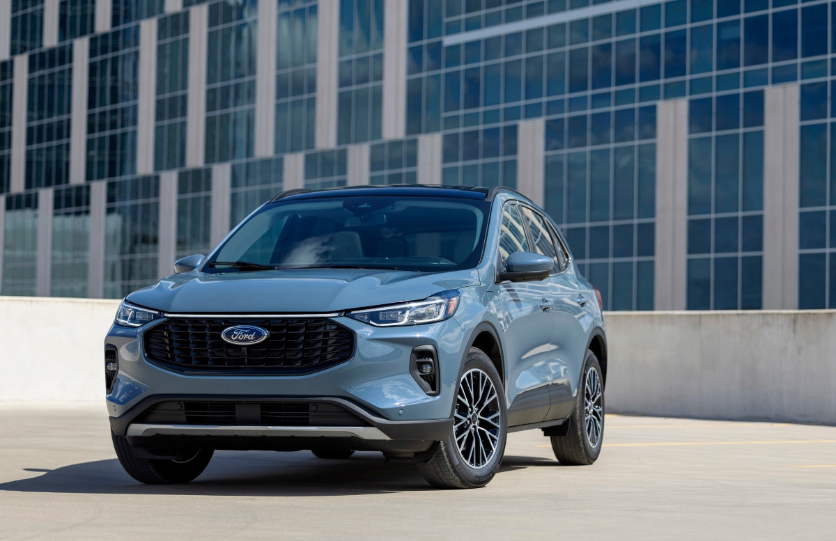 Shopping for a 2025 Ford Escape Hybrid? Here's What Experts Say You Should Look At Instead
