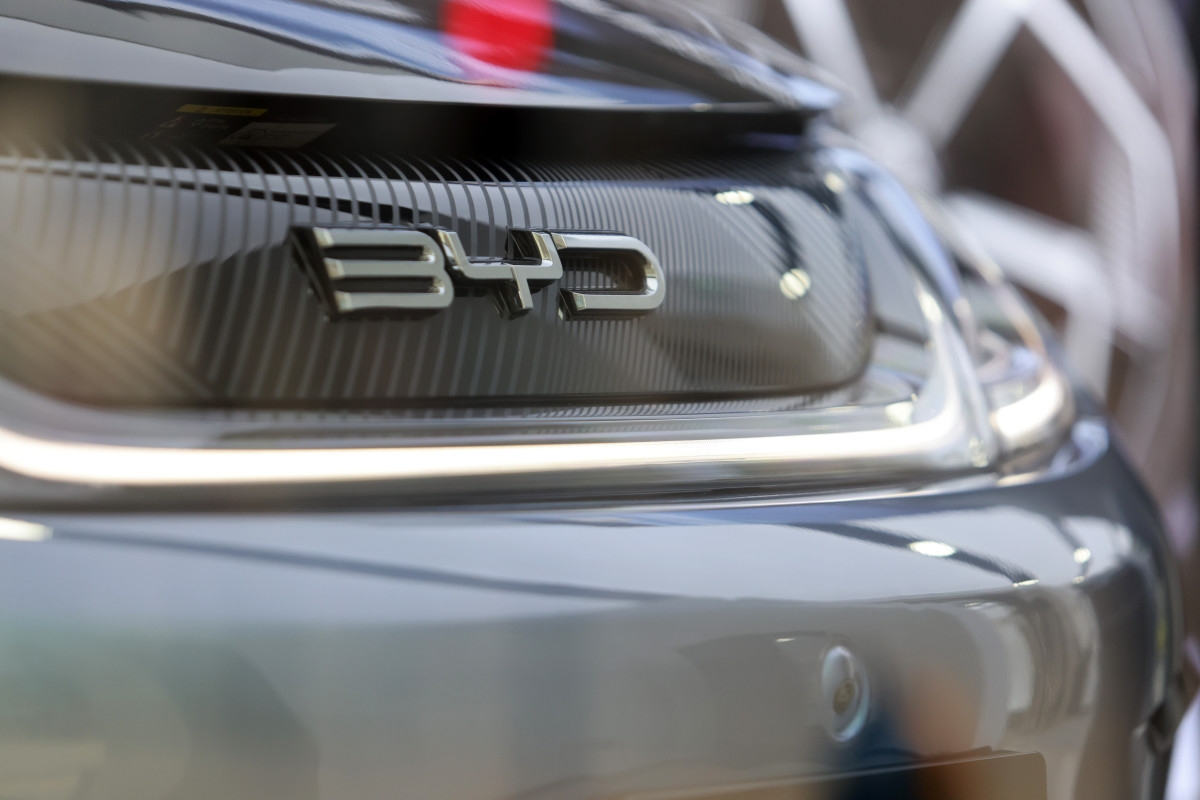 BYD Unveils Battery System that Charges EVs in Five Minutes
