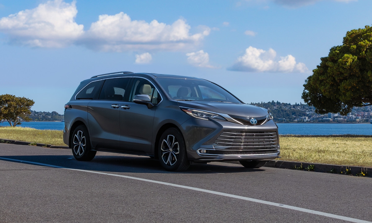 2025 Toyota Sienna: 3 Reasons to Love It, 2 Reasons to Think Twice