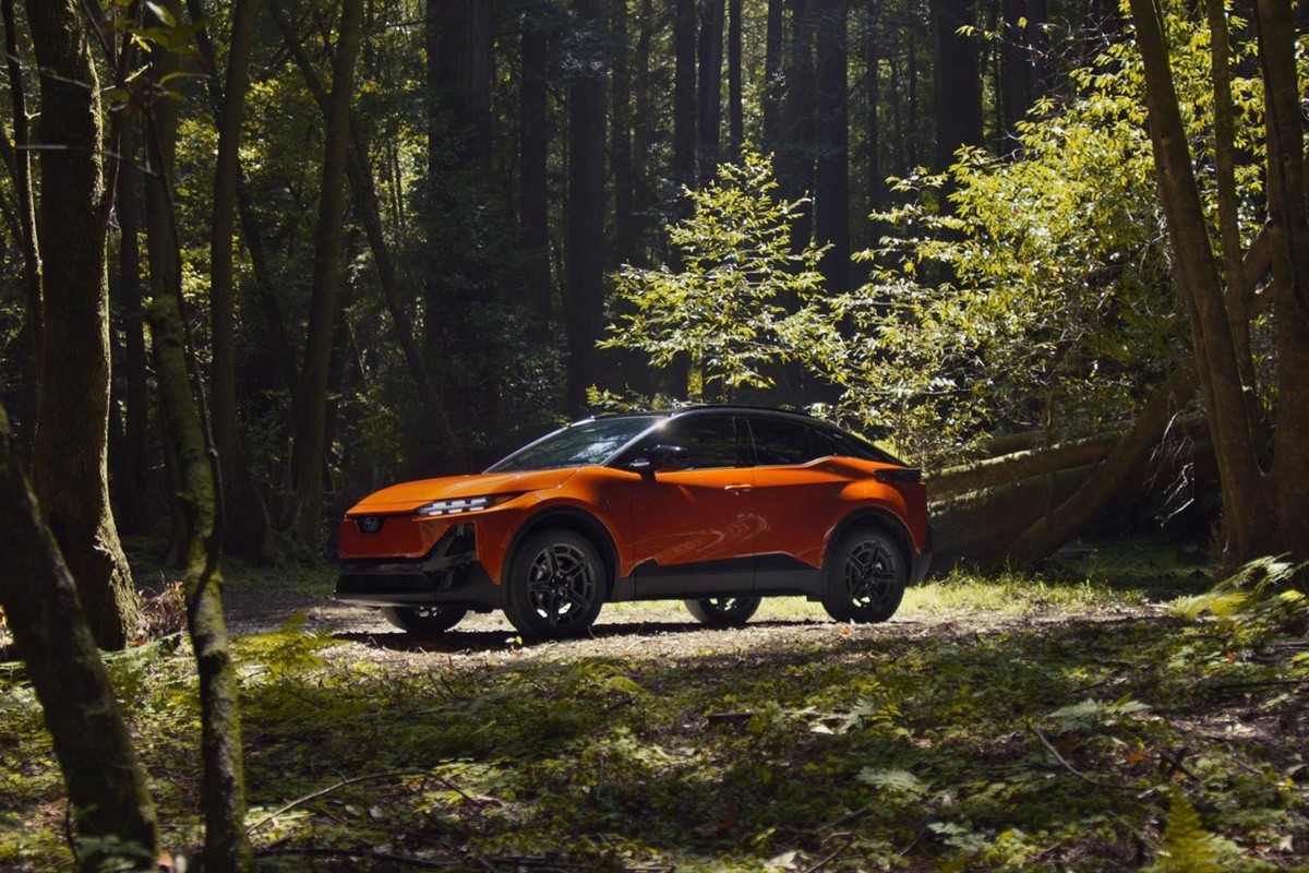 2026 Subaru Uncharted EV: 338 HP, 300 Miles Range, Tesla Charging