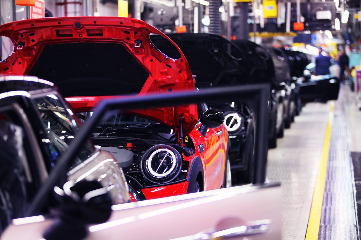 Mini delays EV production in UK, citing industry uncertainties