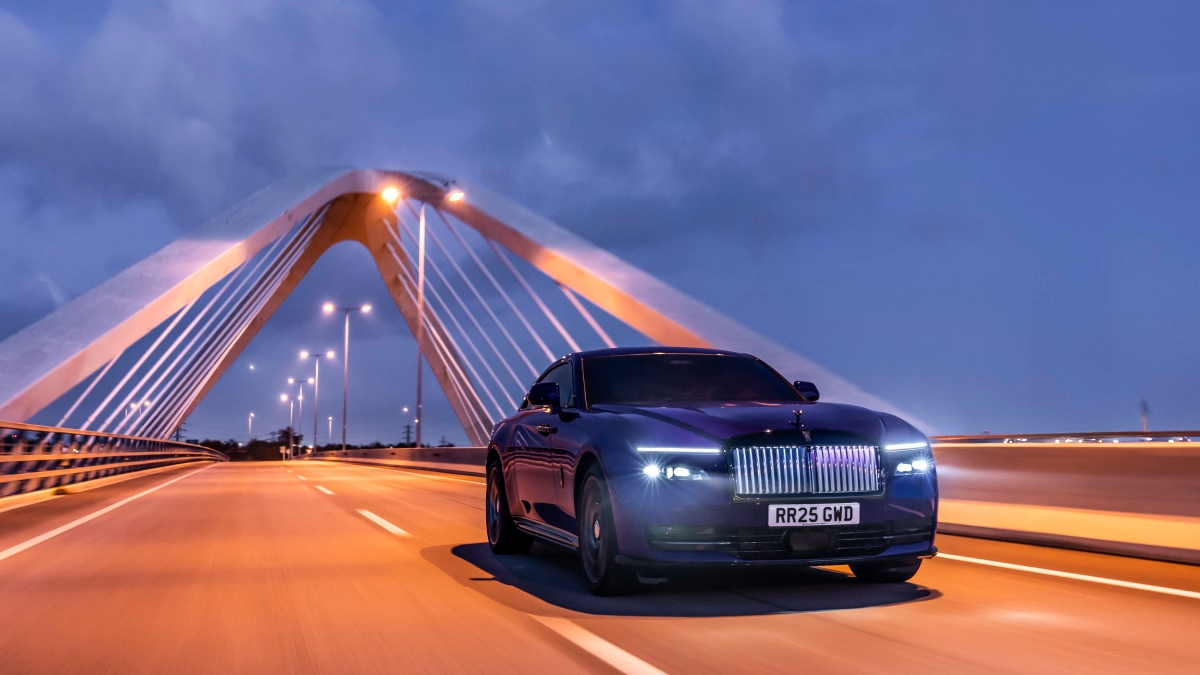 Rolls-Royce unveils details about its latest bespoke machine: the Black Badge Spectre