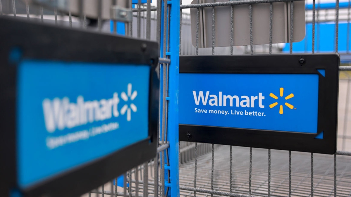 Walmart is selling a 'convenient' $36 portable power bank for $16, and shoppers say it's an 'absolute lifesaver'