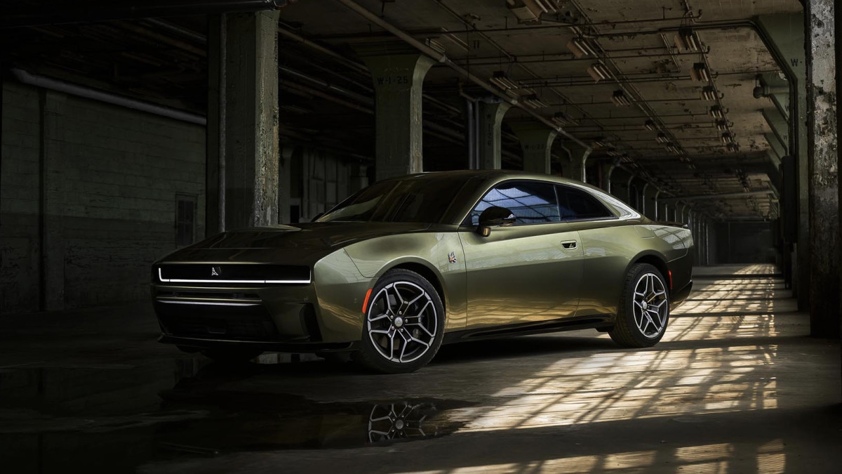 Dodge's New SIXPACK-Powered Charger Promises Old-School Muscle Vibes