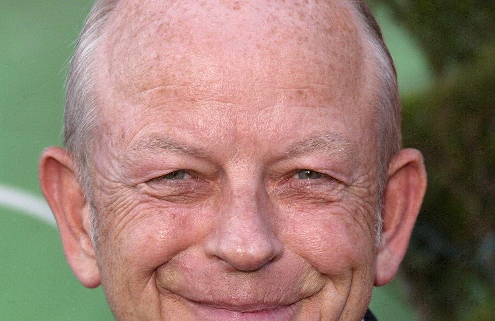 Julian Holloway dies aged 80