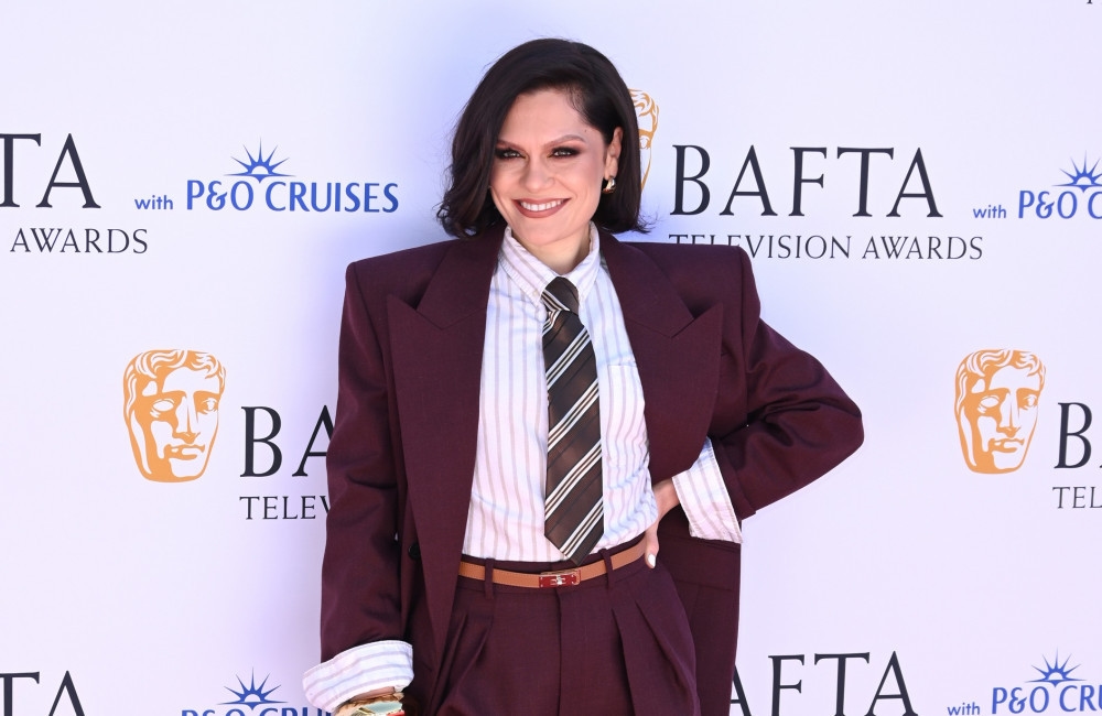 Jessie J found to have fluid on her lungs