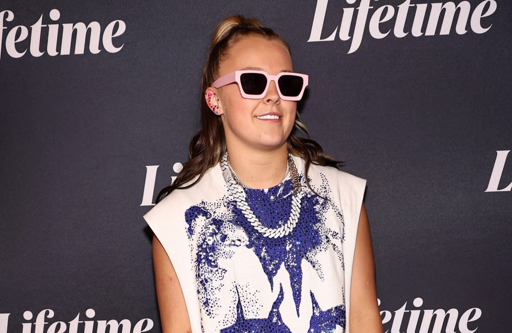 JoJo Siwa clarifies sexuality after starting up a relationship with Chris Hughes