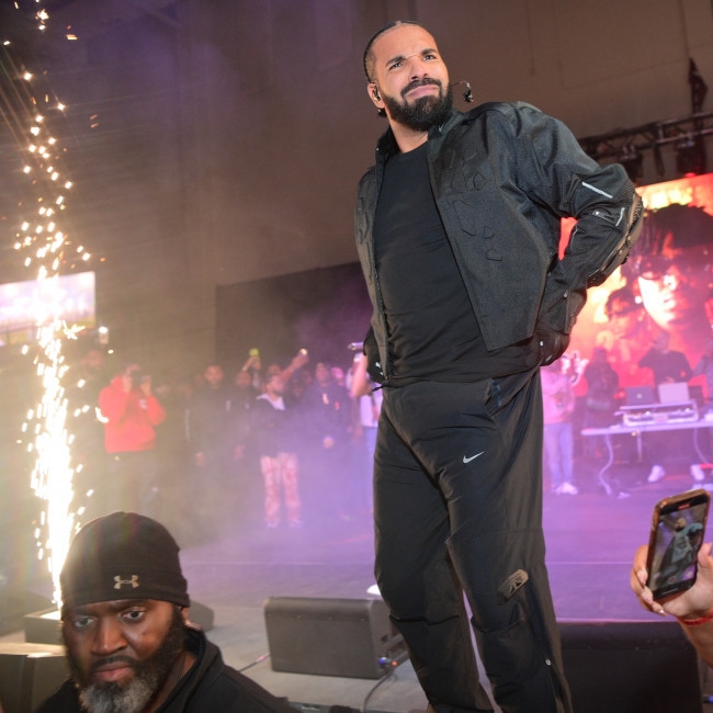 Drake rants about exes during performance