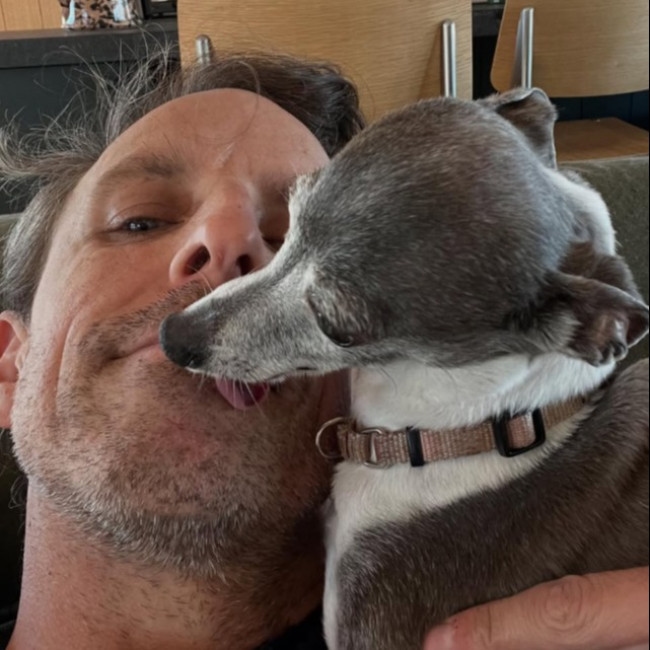 Seth Meyers mourning loss of his beloved dog Frisbee
