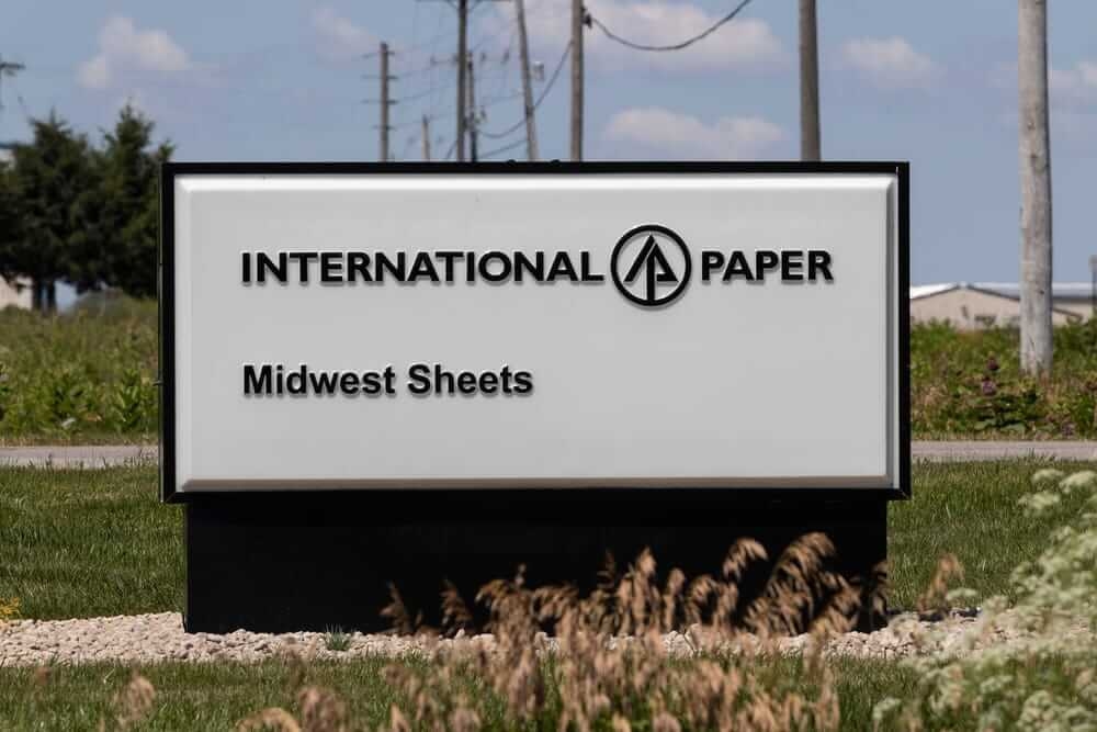 Do Wall Street Analysts Like International Paper Stock?