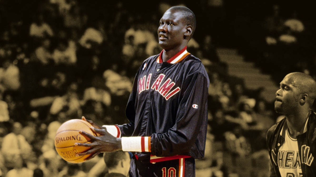 Coach who recruited Manute Bol admits he made up his birthday: "He was probably 40, 50 years old when he was playing in the NBA"
