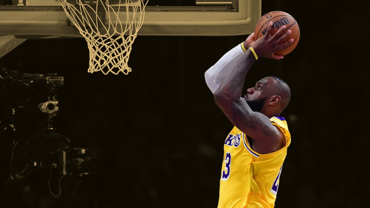 "LeBron has no bag and I'm sitting here got 50 billion points"- LeBron James pushes back on "no bag" talk, breaks down his scoring style