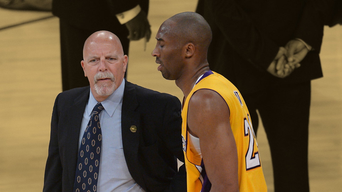 "I really had to put a lot of traction on that bone to put it back into place" - Gary Vitti said he was stunned Kobe Bryant kept playing after dislocating a finger