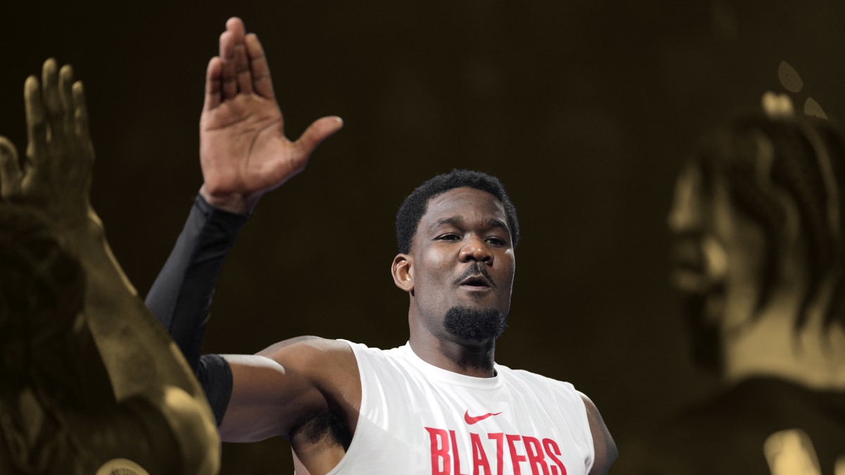 "This feels like a video game, like somebody set it up" - Deandre Ayton on teaming up with Luka Doncic in LA