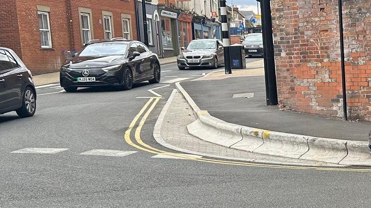 Residents say kerb is causing a 'hubcap graveyard'