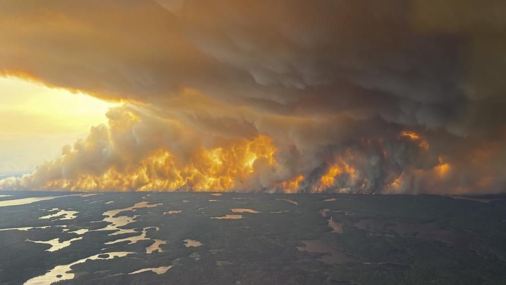 More hot, dry weather forecast as Canada battles wildfires
