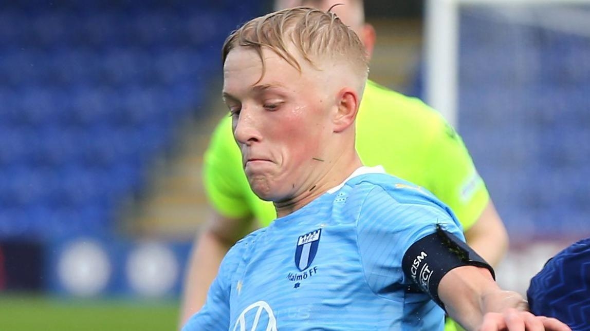 Swans signing Widell makes Sweden debut
