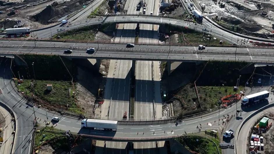 M25/A3 drivers face overnight interchange closures