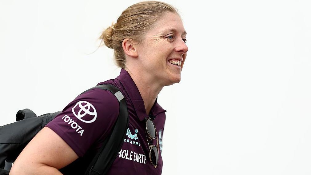 England batter Knight signs new Somerset deal